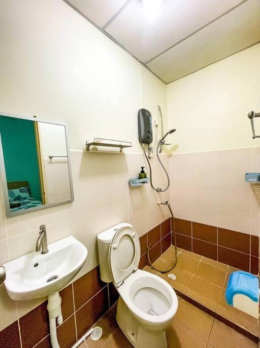 Cybercity Ph1 Near Kkia By Family Homestay Donggongon Eksteriør billede